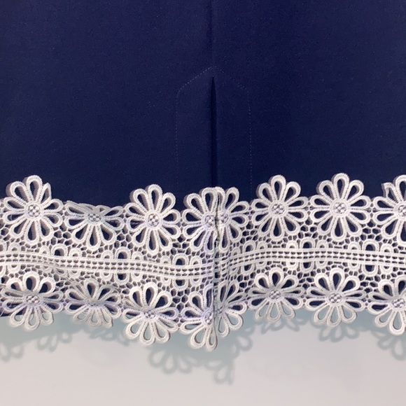 Brand new navy blue/ white dress with white lace at the end. Size M. - Picture 4 of 5